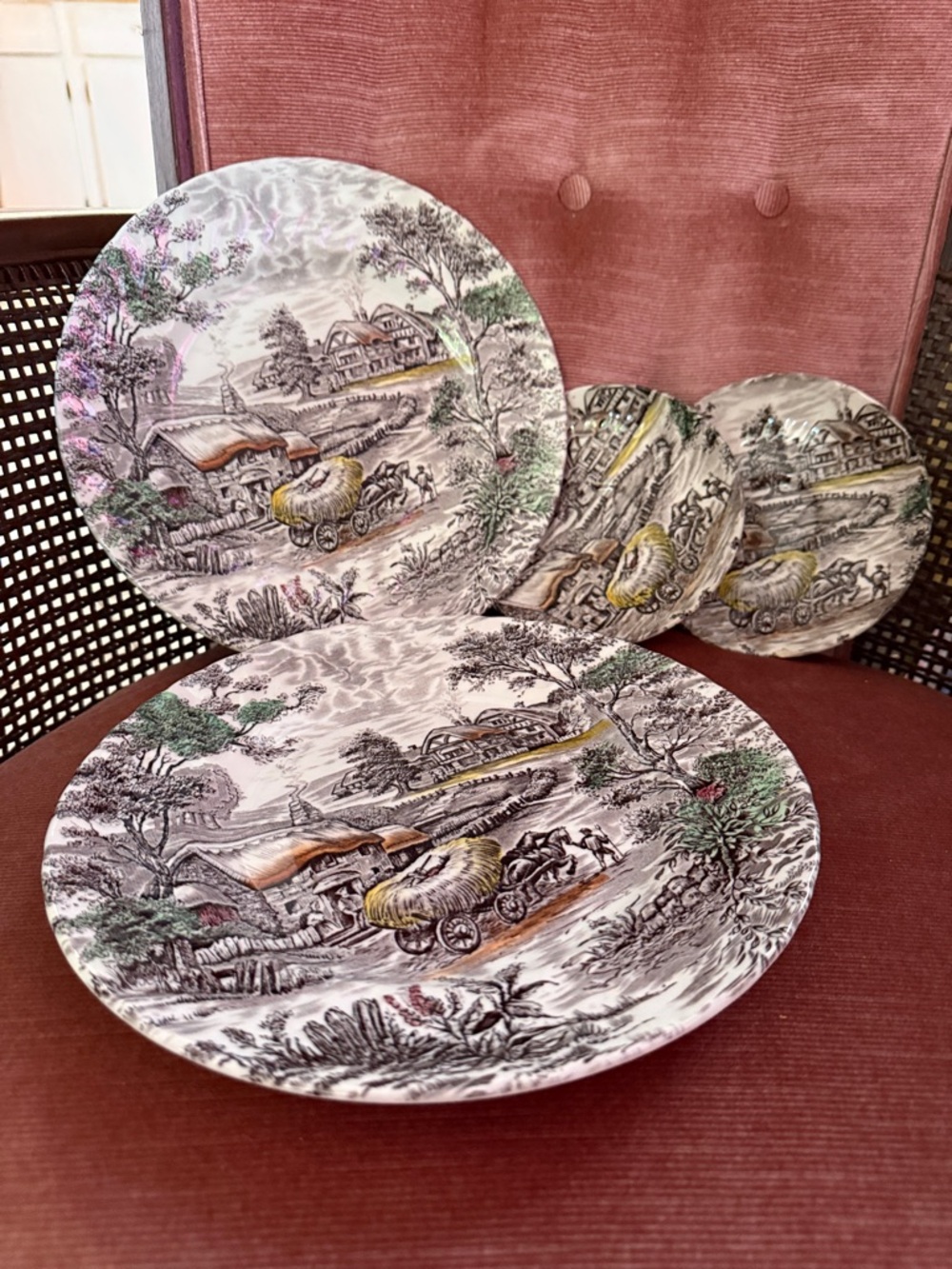 Classic Scenic Dinner Plates in Multicolor - Set of 4